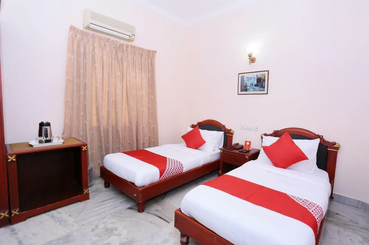 Hotel Oyo 24157 Karthika Residency Kochi