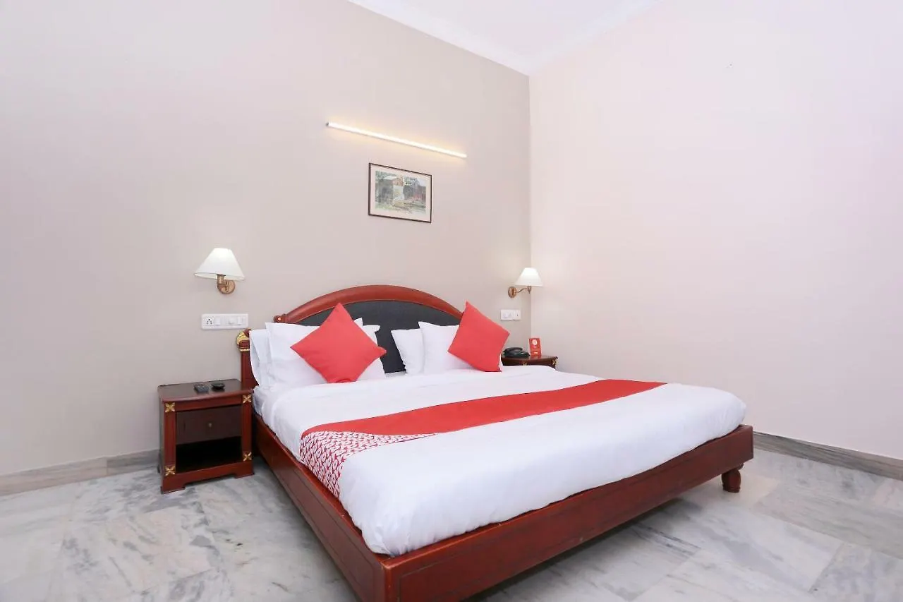 Hotel Oyo 24157 Karthika Residency Kochi